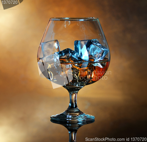 Image of glass of whiskey 