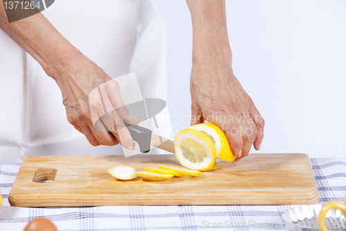 Image of Hands cutting lemon