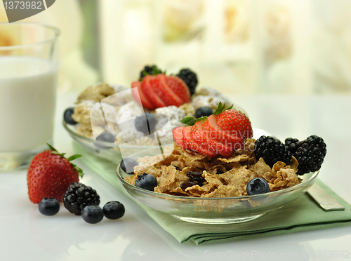 Image of healthy breakfast with cereal and fruits