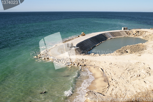 Image of Construction of the dam.