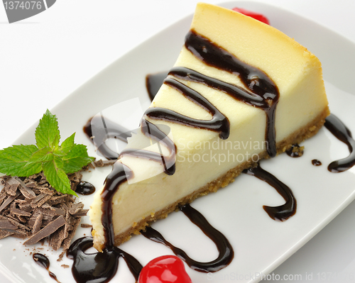 Image of cheesecake with chocolate sauce 