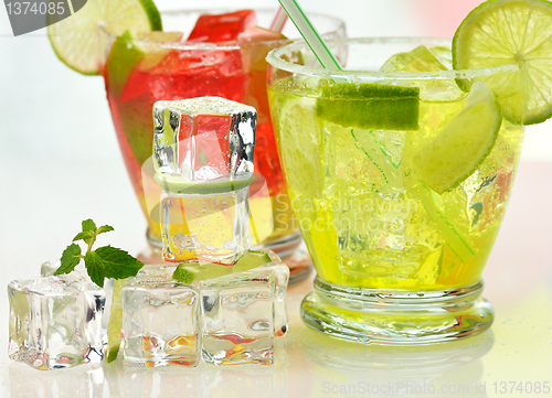 Image of fruit cocktails with ice cubes