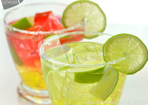 Image of cocktails with ice and lime