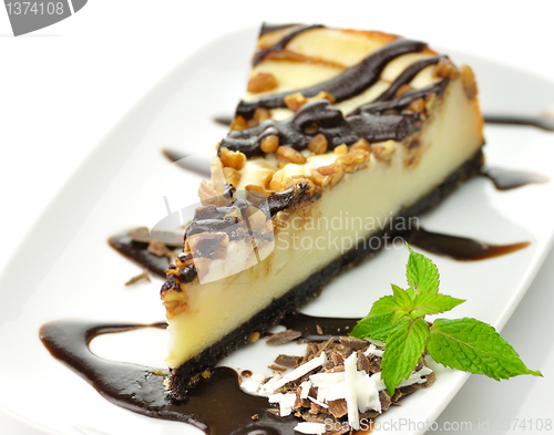 Image of cheesecake with chocolate 