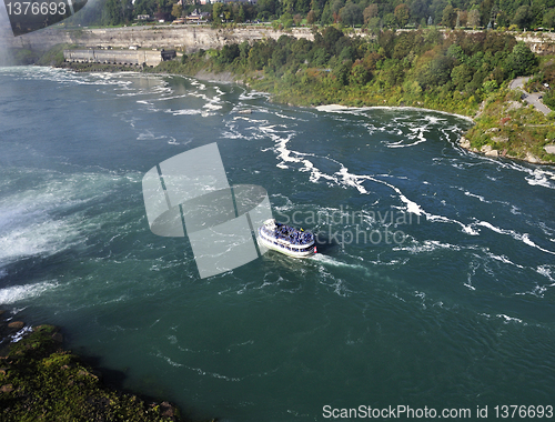 Image of A boat in a river next to Niagara falls 