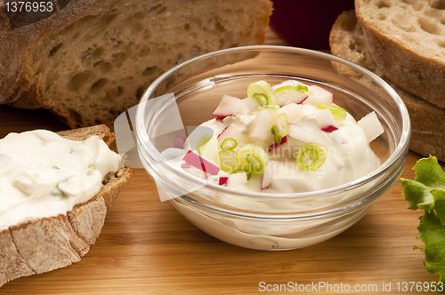 Image of Delicious cream cheese with chives and vegetables