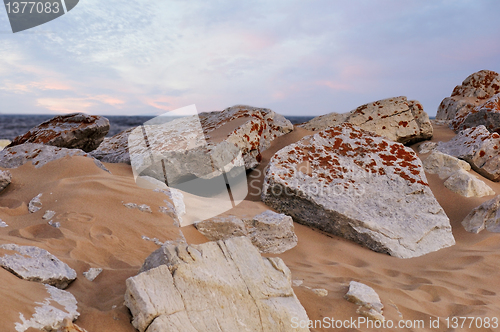 Image of rocks by the lake 