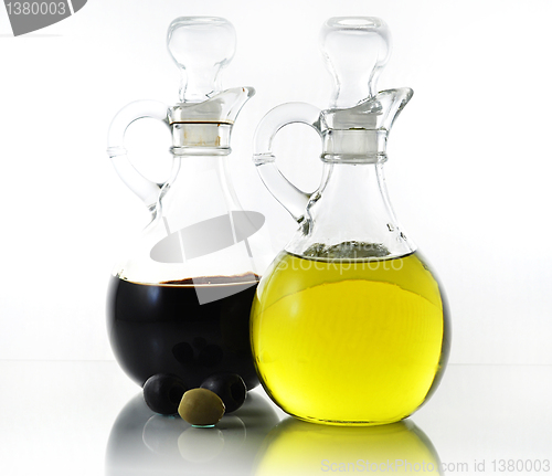 Image of oil and vinegar 