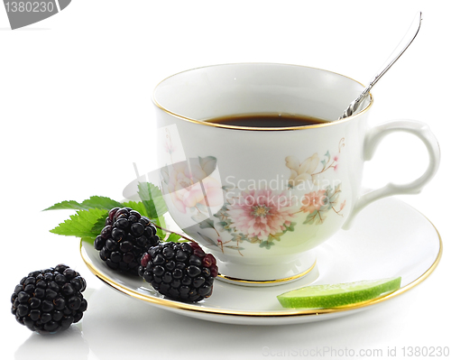 Image of tea with blackberry 