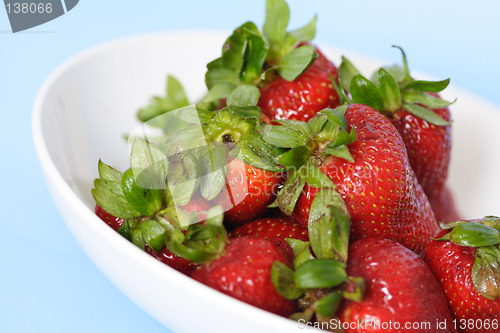 Image of A bowl of strawberries