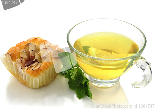 Image of green tea and cupcakes