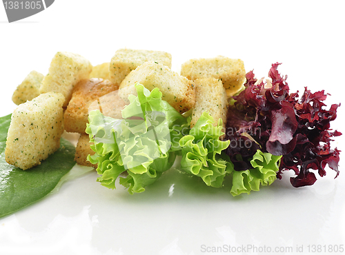 Image of croutons with salad leaves