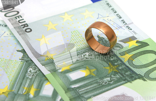 Image of Golden Ring. 