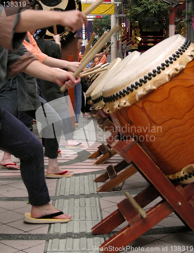 Image of Japanese drums show-action detail