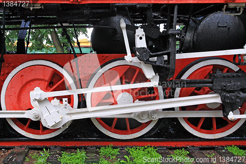 Image of wheel of the old locomotive on stop