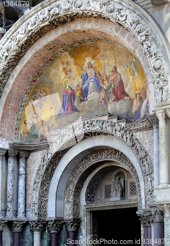 Image of main entrance to st mark's basilica 