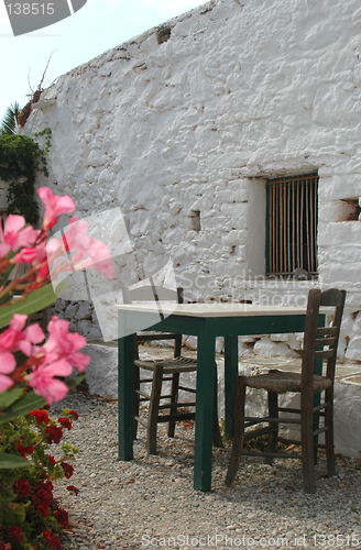 Image of restaurant next to ancient building