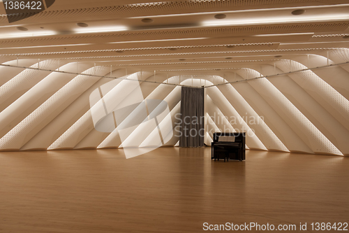 Image of Piano in the hall