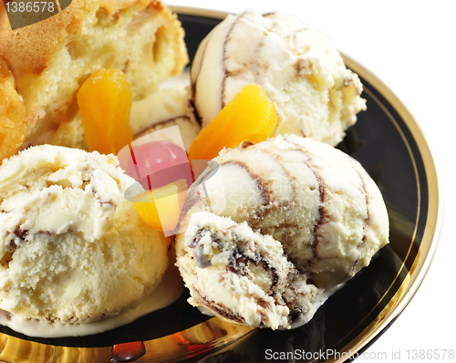 Image of ice cream with apple pie 