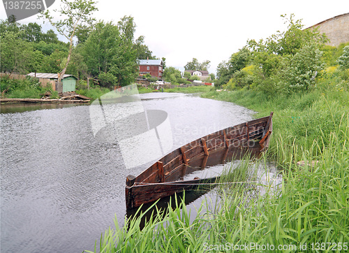 Image of aging drowned boat