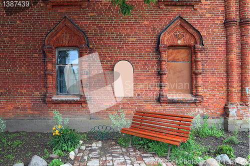 Image of red bench in the churchyard