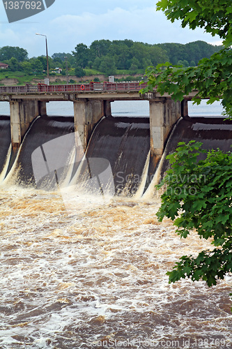 Image of dam on river