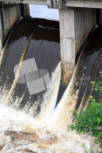 Image of dam on river