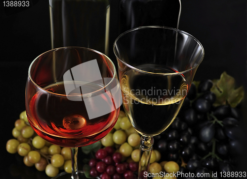 Image of red and white wine