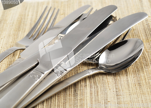 Image of silverware set 
