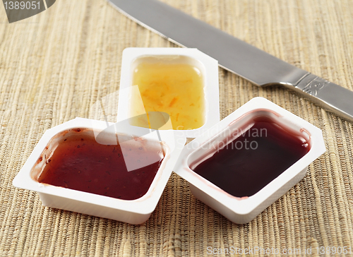 Image of jelly and knife