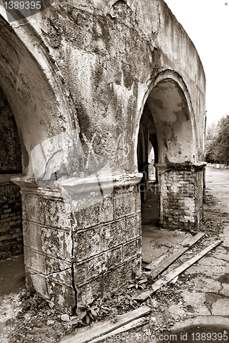 Image of pillar of the old building 