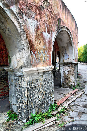 Image of pillar of the old building 