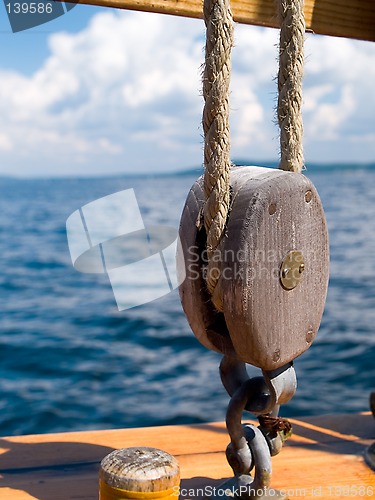 Image of Pulley on sailship