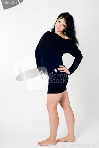 Image of young brunette woman