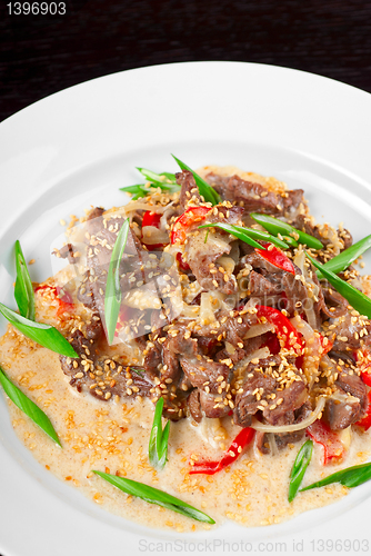 Image of sliced beef roasted with vegetables
