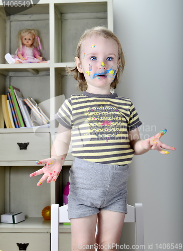 Image of little girl and colored paints 