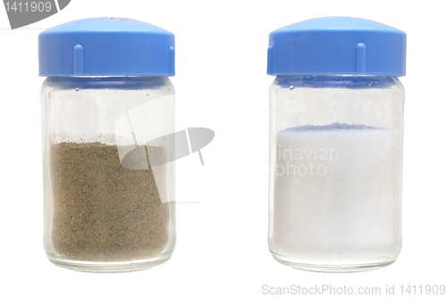 Image of Black ground pepper and salt.