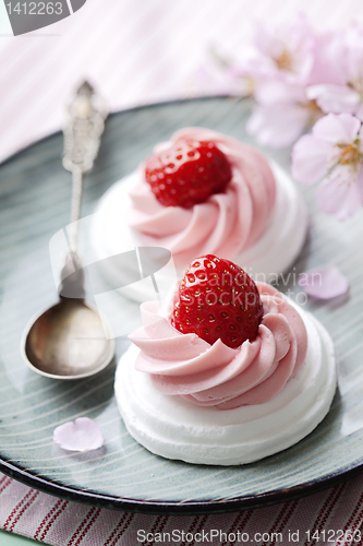 Image of strawberry merigue cakes