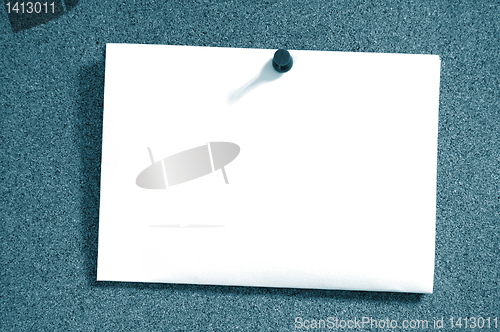 Image of empty sheet paper with push pin