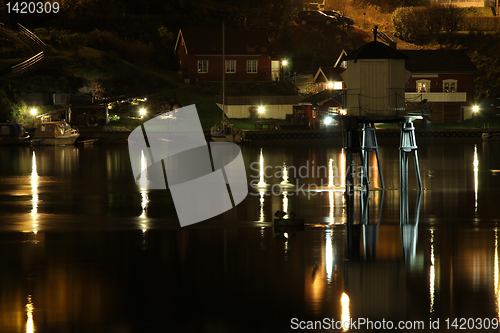 Image of Ligthouse in the night.