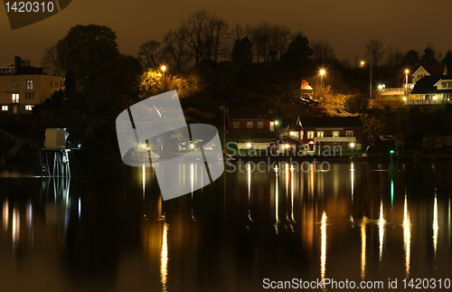 Image of Ligthouse in the night.