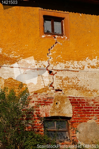 Image of House with crack