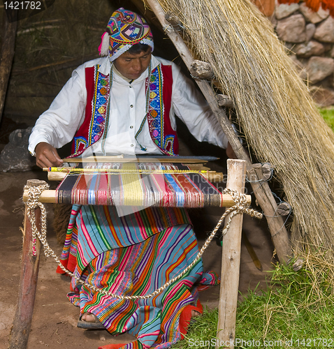 Image of Peruvian man weaving