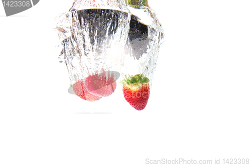 Image of strawbarry fruit in water