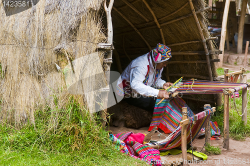Image of Peruvian man weaving