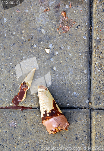 Image of Dropped ice-cream, bad luck
