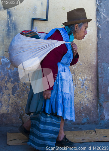Image of Peruvian woman