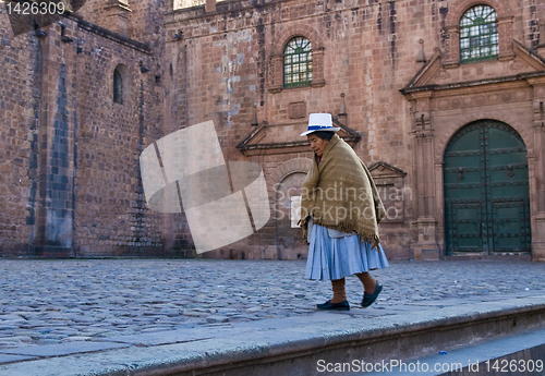 Image of Peruvian woman