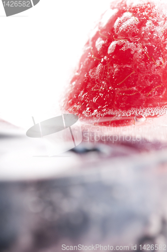 Image of Raspberry and blackberry frozen in ice sticks