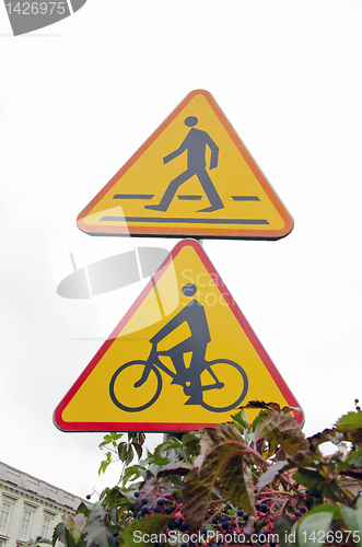 Image of Road signs, pedestrian walkway and bicycle path.